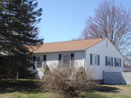 202 Woodhaven Rd, Woonsocket, RI 02895 exterior