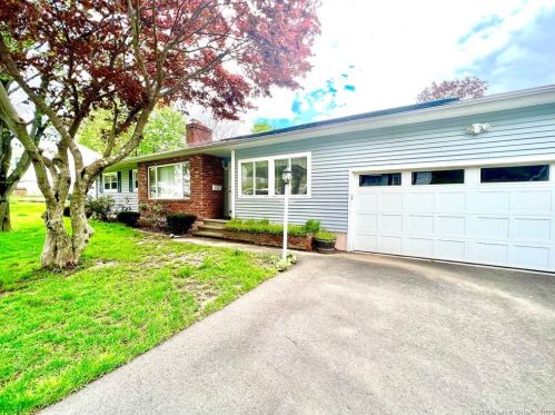 27 Pinecrest Ave, Ansonia, CT 06401 exterior
