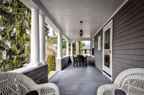 14 Oakland St, Wellesley, MA 02481 exterior