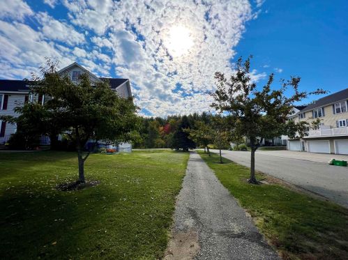 20 Footbridge Ln, Dover, NH 03820 exterior