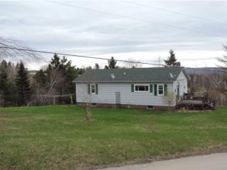 94 Mountain View Dr, Adamant, VT 05855 exterior