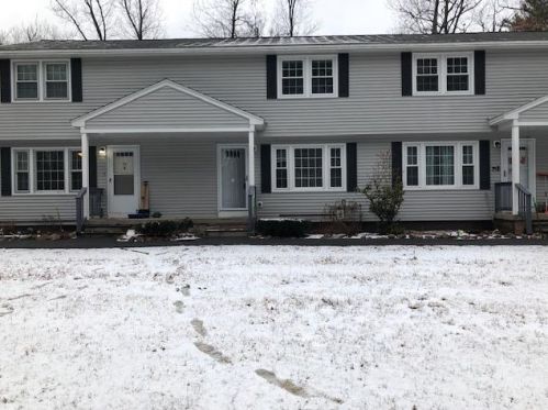 12 Holly Ln, Londonderry, NH 03053 exterior
