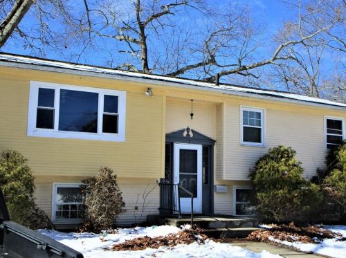 65 Florin St, Warwick, RI 02889 exterior