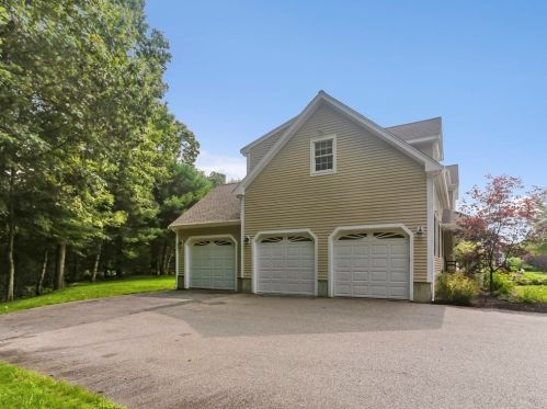 5 Barberry Ln, Easton, MA 02356 exterior