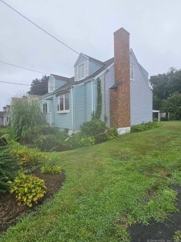 2130 Broadbridge Ave, Stratford, CT 06614 exterior