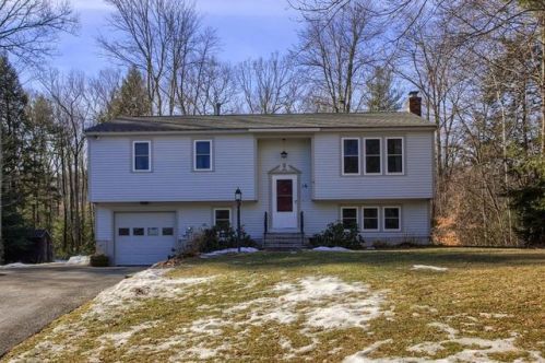 16 Woodland Dr, Townsend, MA 01469 exterior