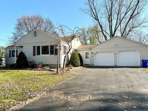 16 Druid St, Windsor Locks, CT 06096 exterior