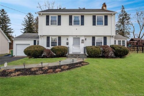 35 Carll Rd, Middletown, CT 06457 exterior