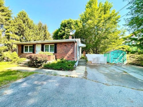 2 Aspinook St, Norwich, CT 06351 exterior