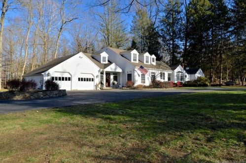 668 Ridgebury Rd, Ridgefield, CT 06877 exterior