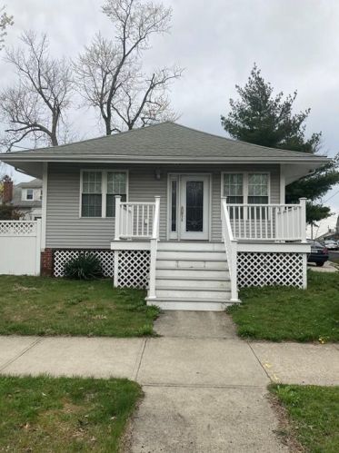 1110 Narragansett Blvd, Providence, RI 02905 exterior