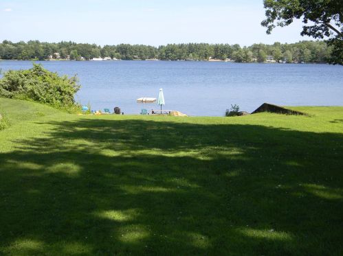 9 Holts Point Rd, Sandown, NH 03873 exterior