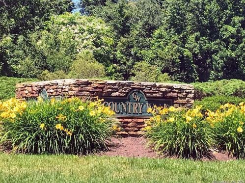 28 Country Walk, Huntington, CT 06484 exterior
