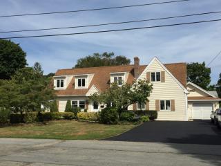 4 Magnolia Ln, Barrington, RI 02806 exterior