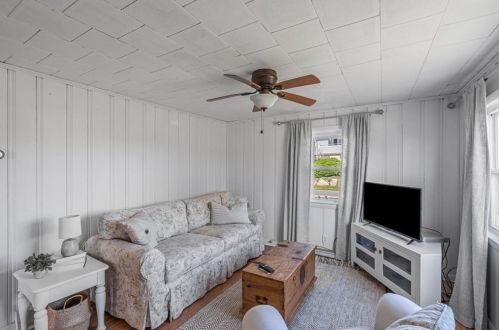 1 3Rd St, South Kingstown, RI 02882 exterior