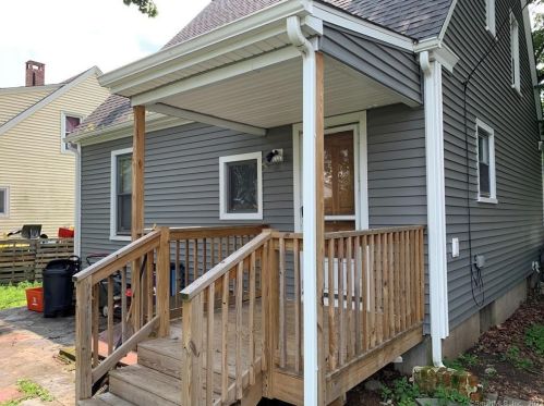 13 Sycamore Ln, Waterbury, CT 06705 exterior