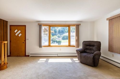 25 Valley Rd, Waterbury, CT 06716 exterior