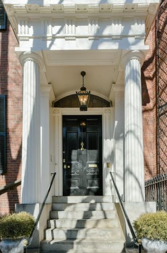 31 Chestnut St, Roxbury Xing, MA 02108 exterior