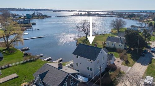 14 Shore Dr, Charlestown, RI 02813 exterior