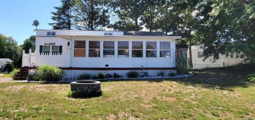 118 Dunns Corner Rd, Westerly, RI 02891 exterior