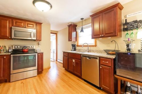 344 Beelzebub Rd, Wapping, CT 06074 exterior