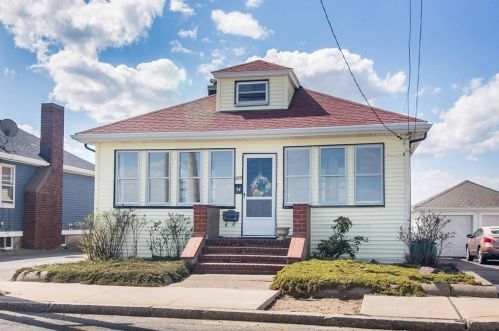 829 Shirley St, Winthrop, MA 02152 exterior