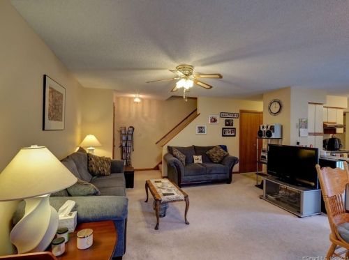 152 Staffordshire Commons Dr, Wallingford, CT 06492 exterior