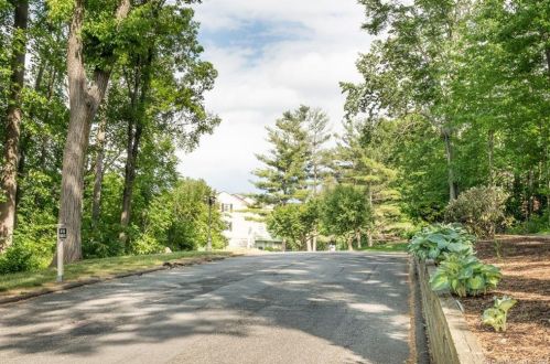 53 Rising Trail Dr, Middletown, CT 06457 exterior
