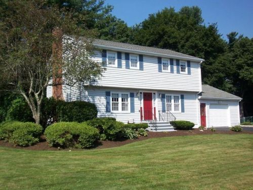 328 Poskus St, Stoughton, MA 02072 exterior