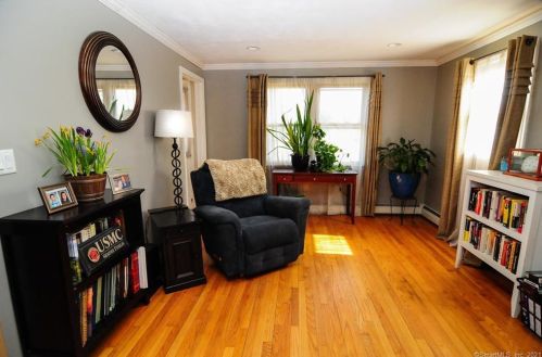 929 Bloomfield Ave, Windsor, CT 06095 exterior