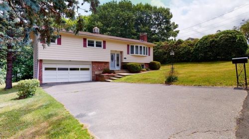 161 Split Rock Dr, Waterbury, CT 06706 exterior