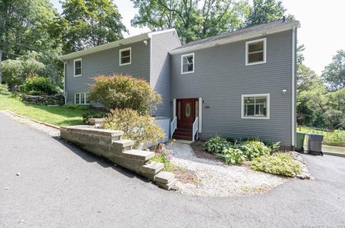 655 Monroe Tpke, Upper Stepney, CT 06468 exterior