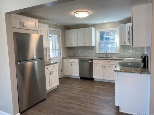 31 Meech Rd, Middletown, CT 06457 exterior