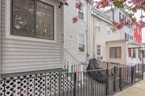 418 Crescent Ave, Chelsea, MA 02150 exterior