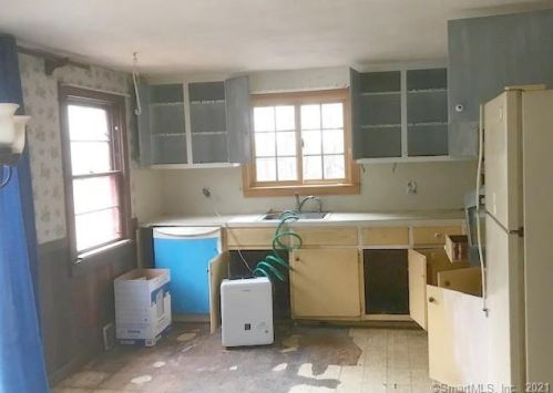 108 White Ave, Waterbury, CT 06762 exterior