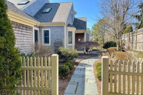 6 Martin Cir, Plymouth, MA 02360 exterior