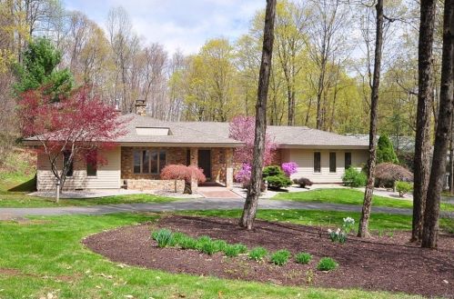 12 High Wood Rd, Bloomfield, CT 06002 exterior