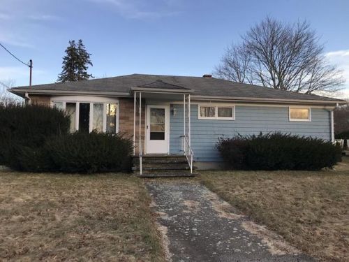 38 Travers St, Somerset, MA 02726 exterior