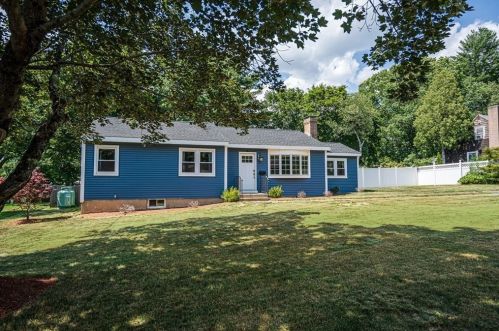 2 Hemlock Rd, North Reading, MA 01864 exterior