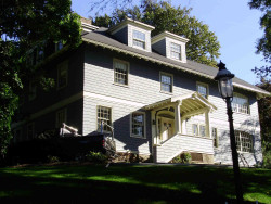 106 Shornecliffe Rd, Newton, MA 02458 exterior