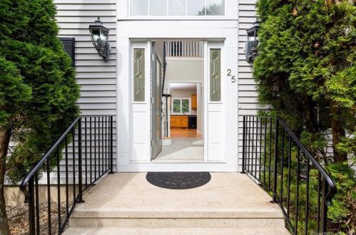 25 Pearl St, Sandy Hook, CT 06482 exterior