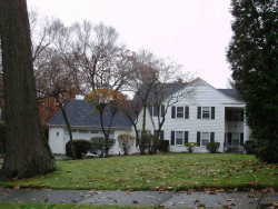 34 Hyde Ave, Newton, MA 02458 exterior