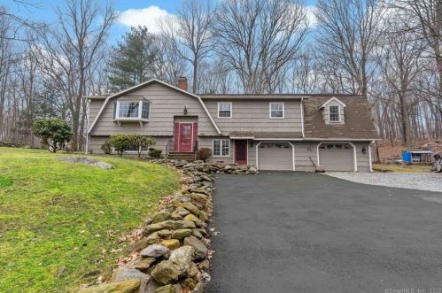 73 Greenwood Ln, Upper Stepney, CT 06468 exterior