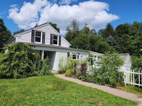 7 Berr Ave, Ellington, CT 06029 exterior