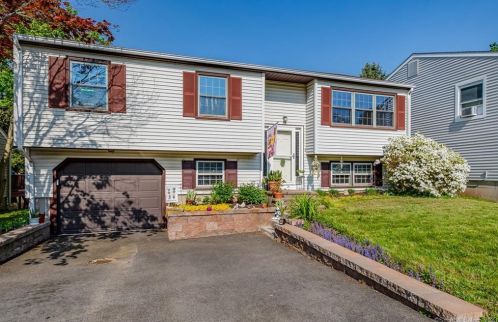 15 Kent Ct, Middletown, CT 06457 exterior