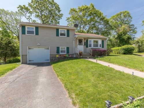 59 Robincrest Dr, Waterbury, CT 06708 exterior