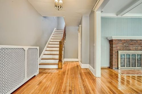 17 Fleming St, Waterbury, CT 06710 exterior