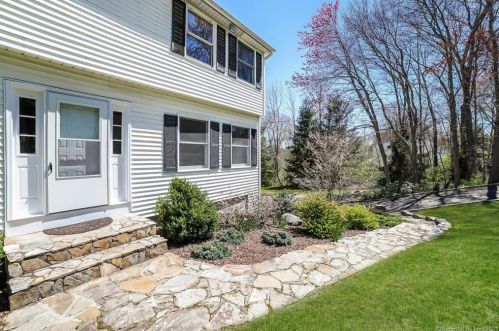 39 Old Hawleyville Rd, Bethel, CT 06801 exterior