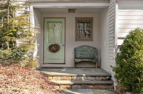 1 Bald Hill Pl, Wilton, CT 06897 exterior