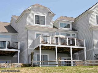 281 Village Rd, Tiverton, RI 02878 exterior